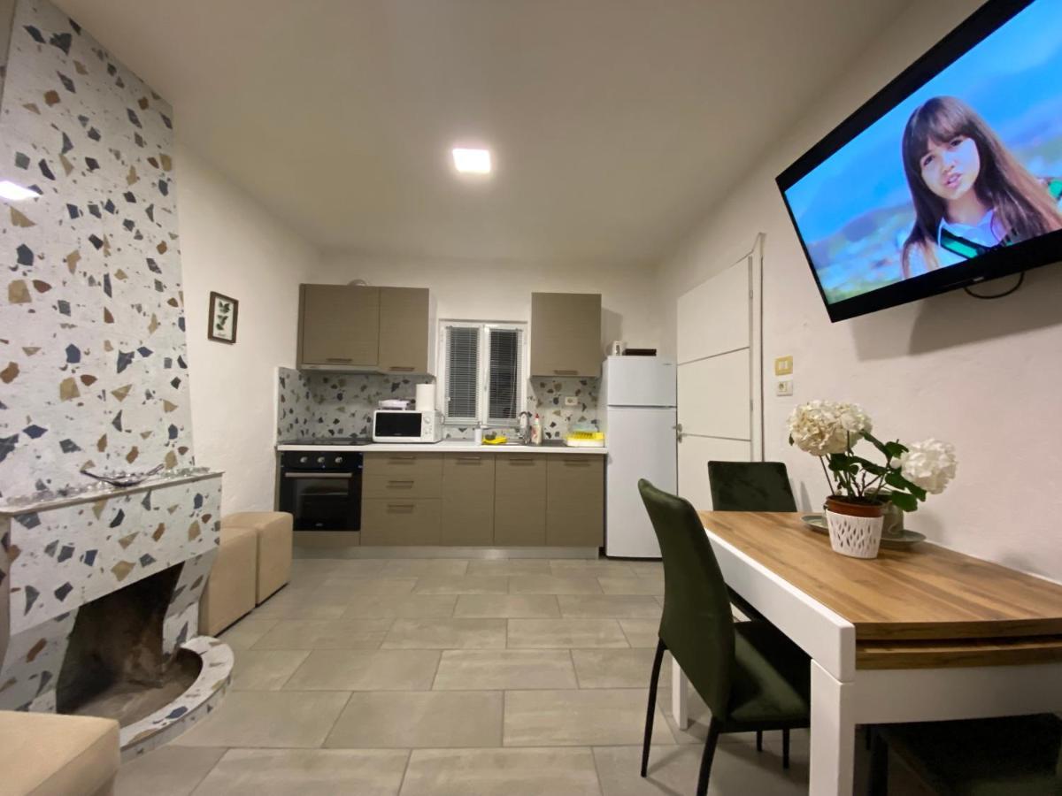 Maison Bellevue - 2 Bdrm Villa In Borsh Beach Εξωτερικό φωτογραφία
